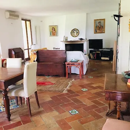 Montsegur 住宿加早餐酒店 西尼加利亚