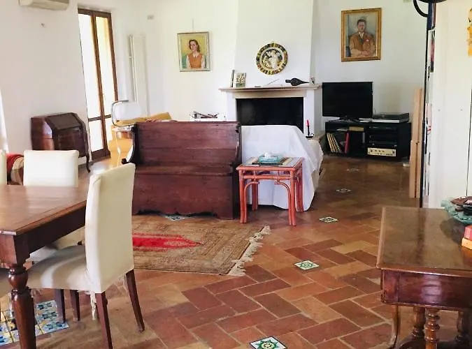 Montsegur 住宿加早餐酒店 西尼加利亚